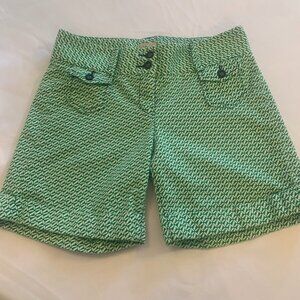 L.L Bean Ladies Chino Short Green Geometric Print size 6